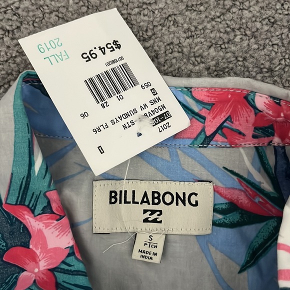 NWT Billabong Mens Hawaiian Shirt Small - Picture 2 of 5
